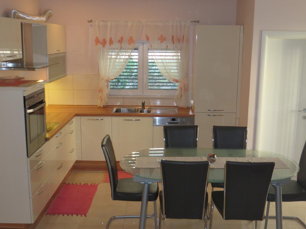 שיבניק Apartment Simaris - Spacious With Terrace And Sea View מראה חיצוני תמונה
