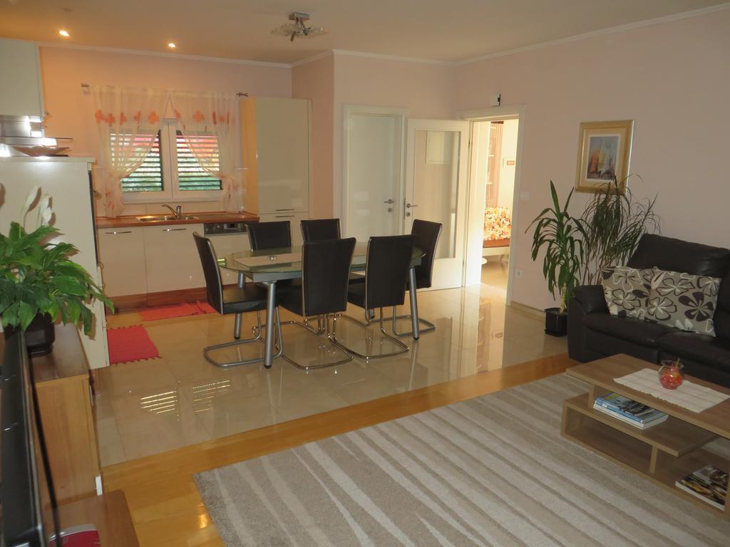 שיבניק Apartment Simaris - Spacious With Terrace And Sea View מראה חיצוני תמונה